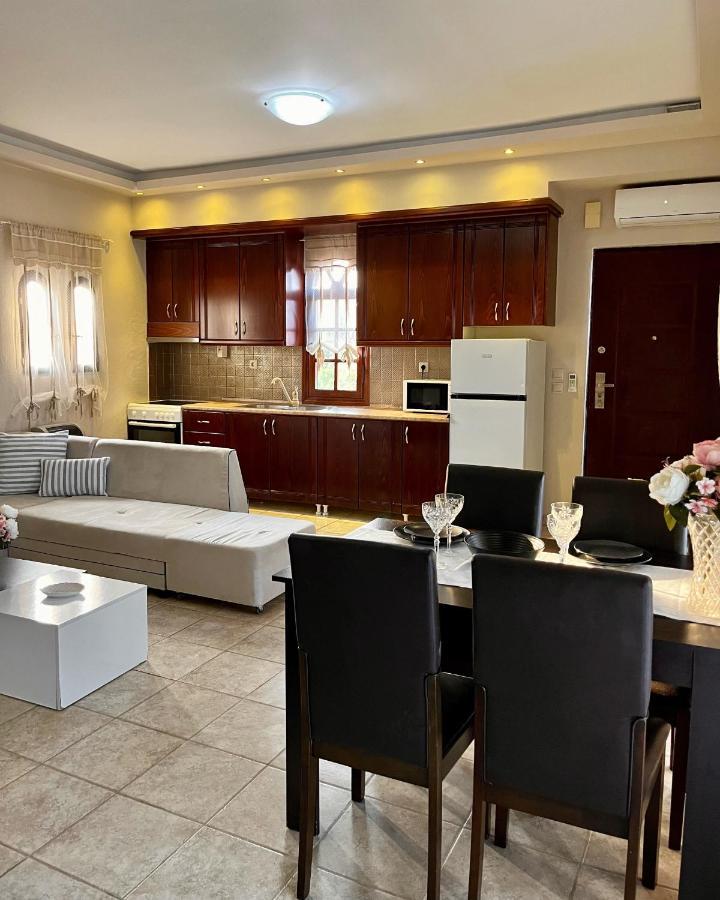 Villa Karolina เนอาโปติไดอา ภายนอก รูปภาพ